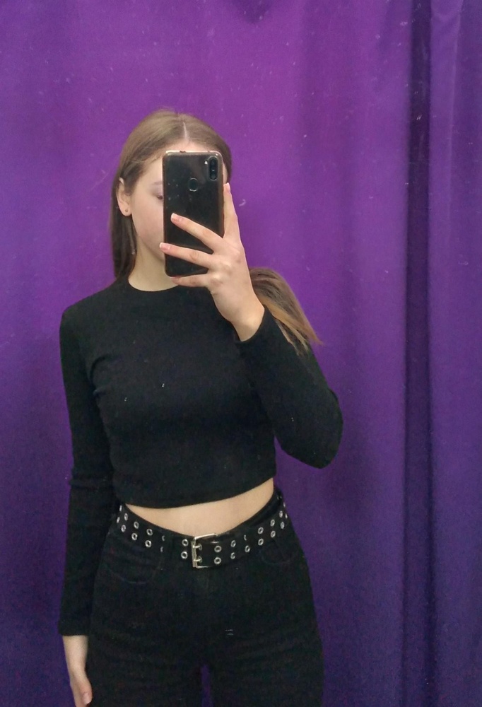 Очень приятная ткань!! Не просвечивает!! Жаль, что не было размера 40-42(( Брать нужно размер в размер, чтобы не висело. Тянется хорошо!! Лапша😍 Если кому-то нужно(мои параметры): 81-64-91.