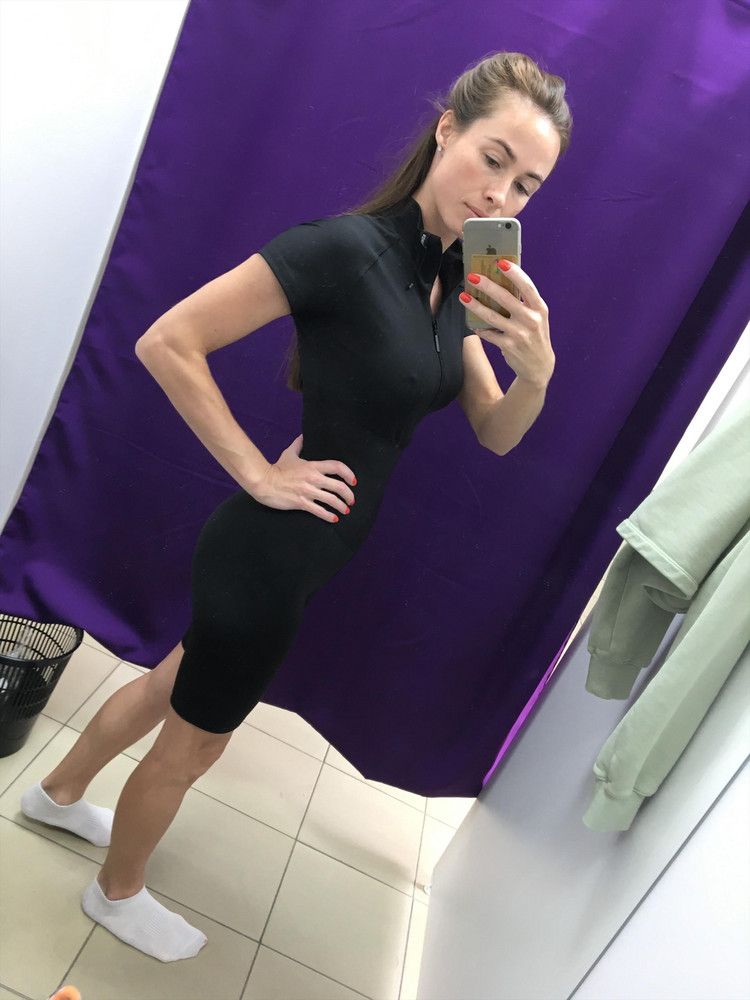 Это просто пушка 🧨 качество 10 из 10, прям в нем пошла на тренировку и доставки 😂 спасибо вам за качество 👍🏼 ткань будет скрывать все недостатки 👌🏼