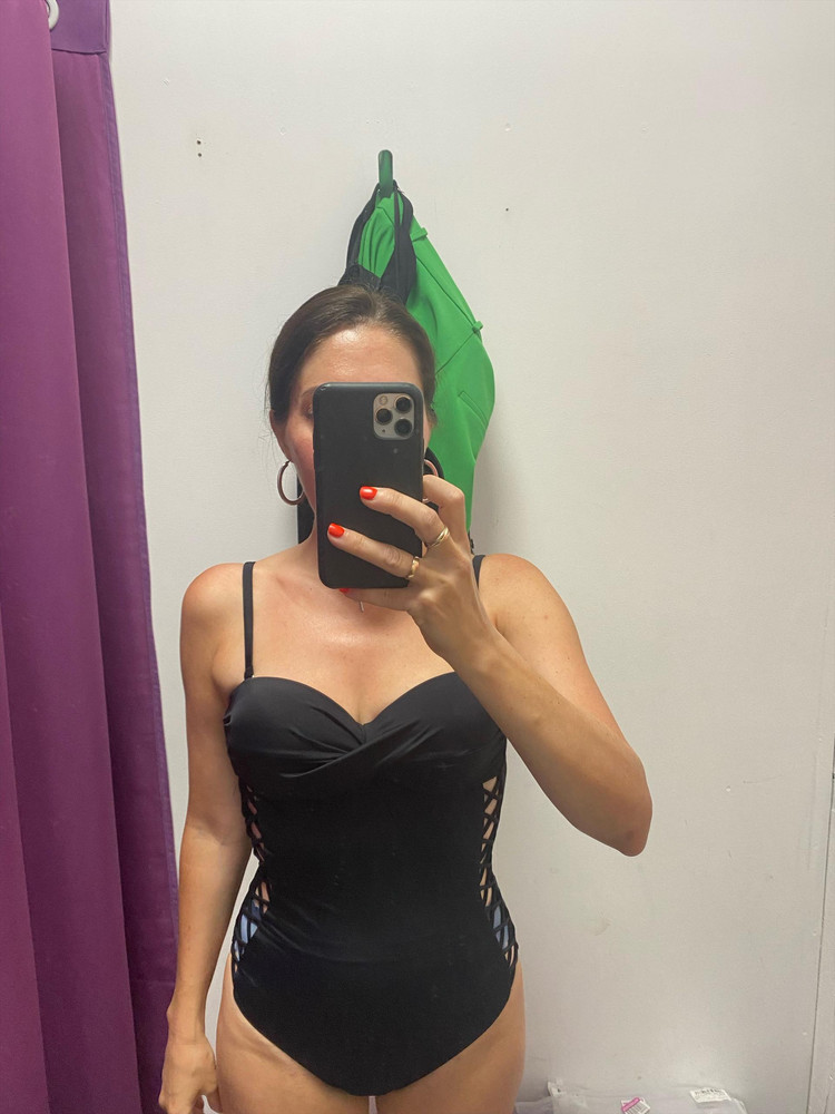 Купальник отличный!Качество на высоте.Размер 40 отлично подошёл на ОГ 88,ОТ 69,ОБ 88