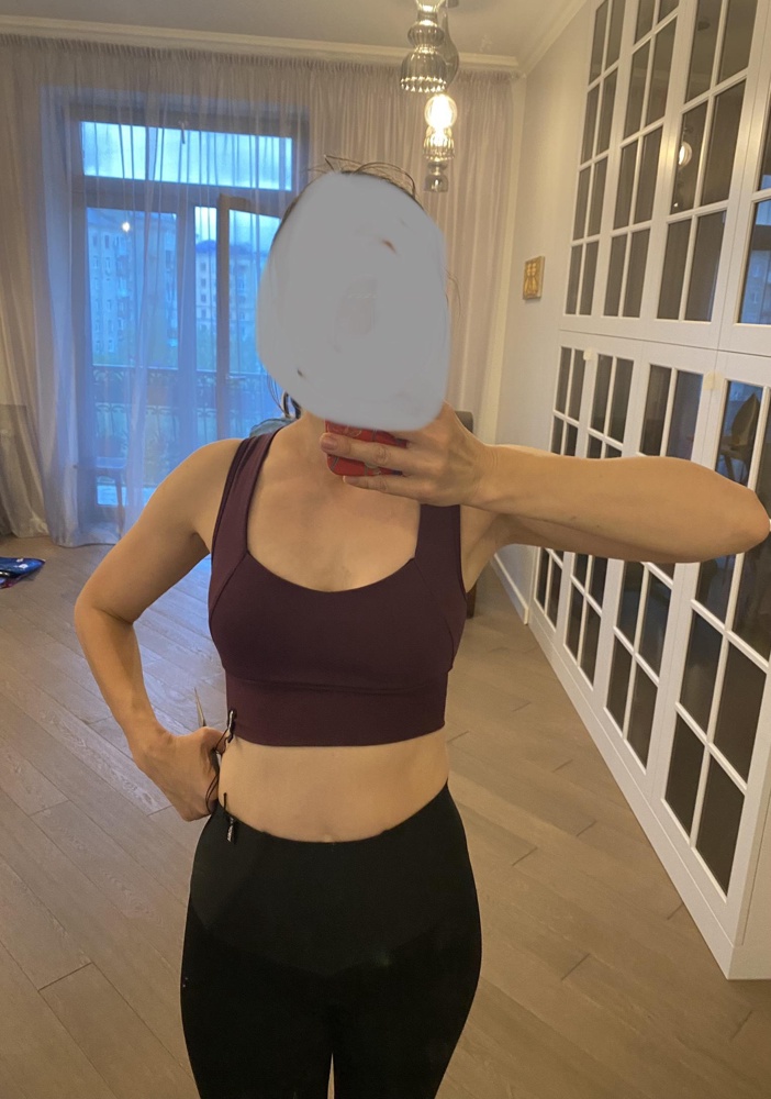 Очень удобный. «Делает» грудь, даже если ее нет. 