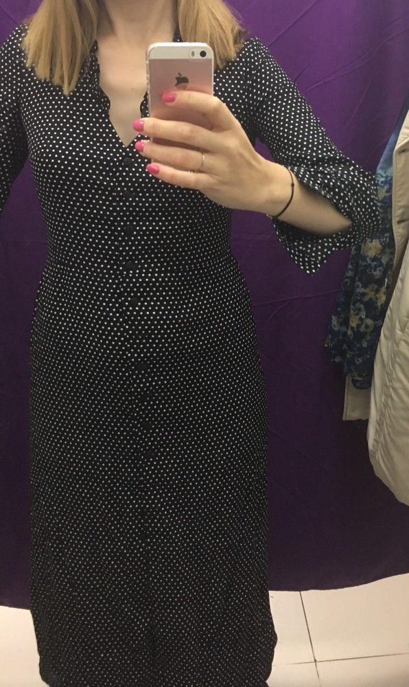 Я очень ждала это платье но в 48 небыло, взяла 46й на свои 90-74-102. В итоге на мой рост 176 не село, сзади образовывается пузырь/лишняя ткань некрасиво лежит из-за того что выточки не на месте, на пару сантиметров пониже бы. 😭 Может ещё появится больший размер! Ткань лёгкая, прохладная, качественно сшито.