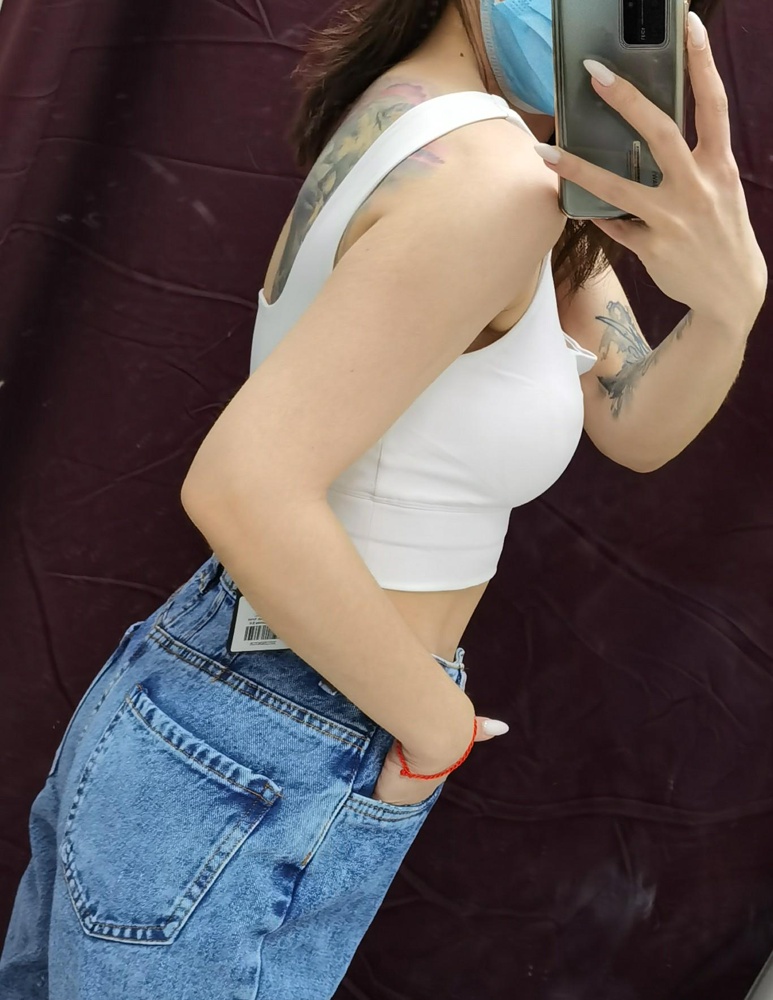 Выбирала между этим топом и топом другого брэнда. Выбрала этот. Отлично сел. ОГ 89-90. Хорошо держит грудь, и спинка открытая, как я люблю. Немного помят один вкладыш, надеюсь, расправится со временем.