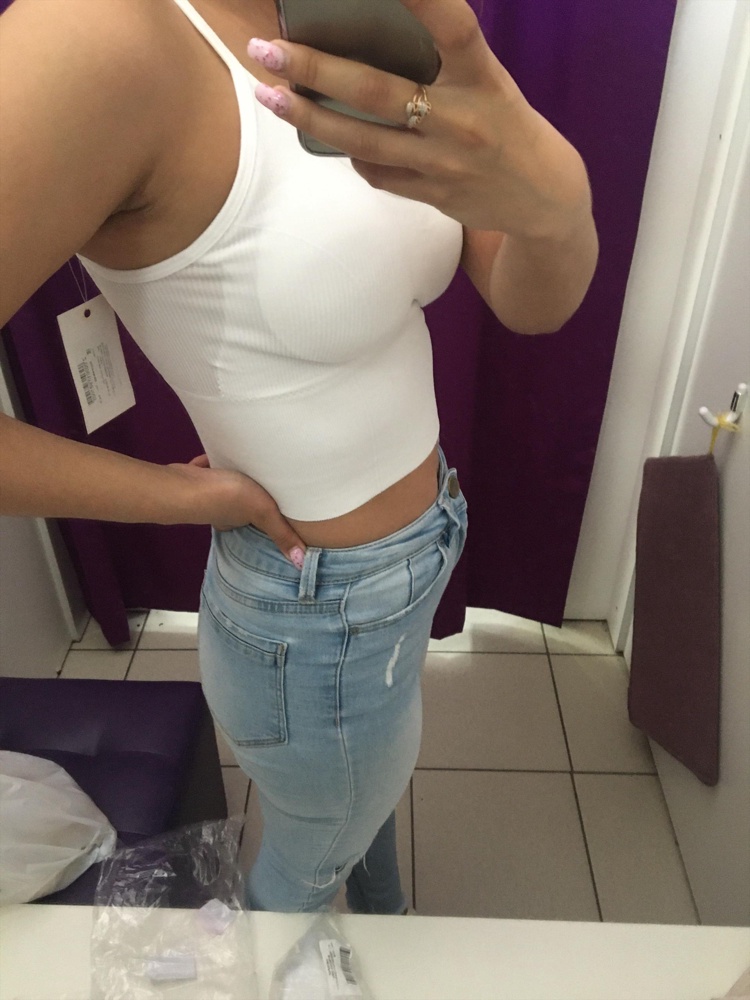 Швы неровные,шашечки видны