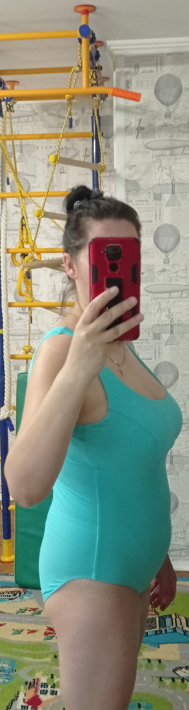 Отличный купальник.Плотная,не просвечивающая ткань.Тянется.
На 50 размер маловаты только чашечки внутри.
Куплю новые,побольше.
Рекомендую 👍