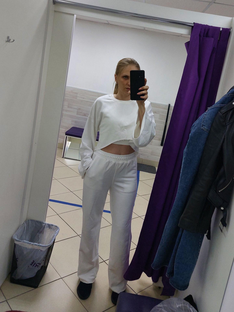 Качество очень хорошее. Но! Крой штанов отличается от того что на фото, длина на рост 169см подходит. Топ сильно больше по размеру, да и брюки тоже большеваты. В общем, очень жаль, отказ(((