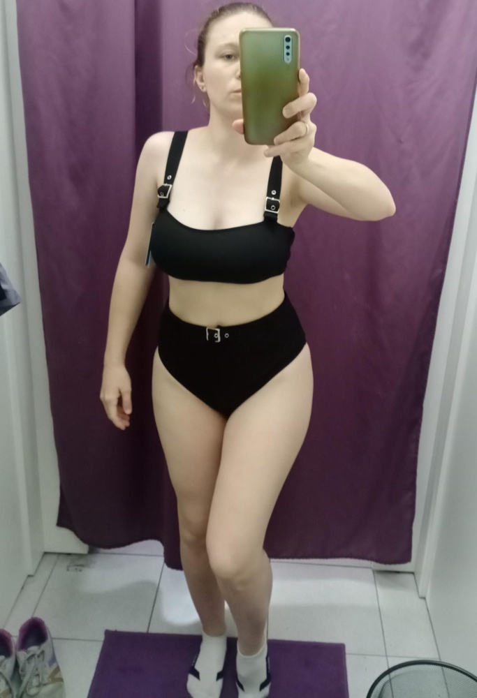 Хороший купальник) понравился, но отказ в пользу другого, тот больше подошёл. Все три части купальника соединены, но так неудобно разрывать пластмассовую штуку, из раздевалки уже не будешь выходить когда разделся, пришлось зубами😄🤦‍♀️