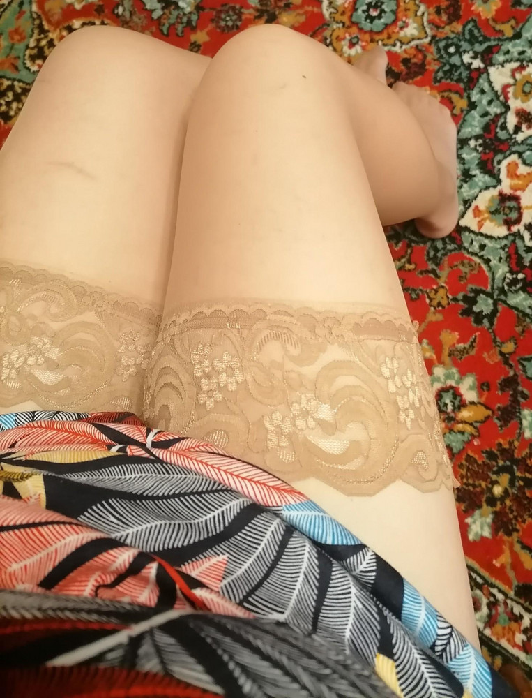 Чулки понравились. Красивая резинка, хорошо держит. Но это не 40 ден, а 20. Потому что очень тонкие. Сели идеально при росте 170 см и 80 кг