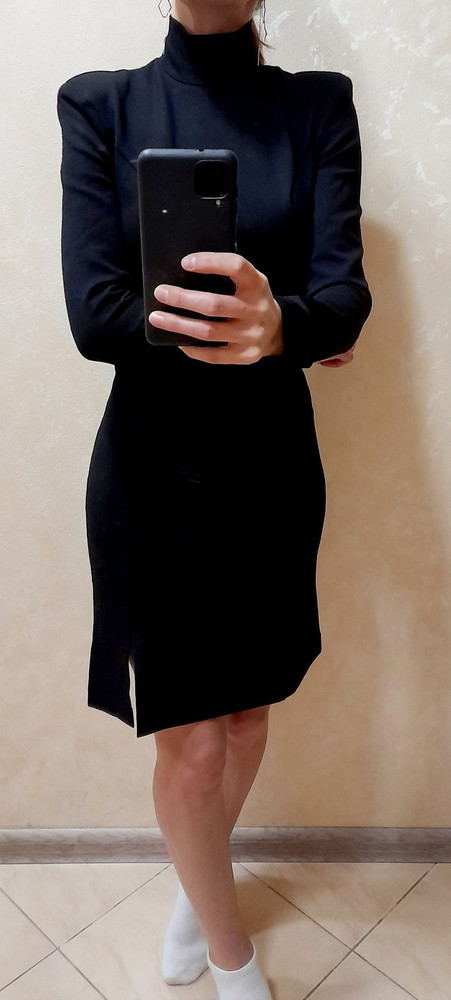 Платье реально крутое, и по качеству отличное, ткань плотная.