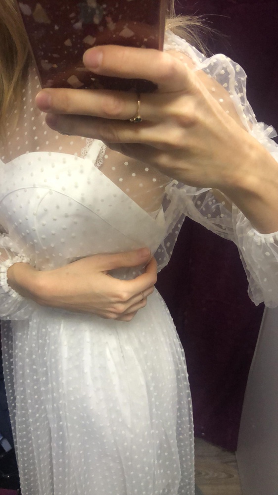 Платье прелестное! Но начитавшись в отзывах, что не влезу, заказала на размер больше и зря! Надо было 40! Ношу обычно XS или S. Перезаказала 