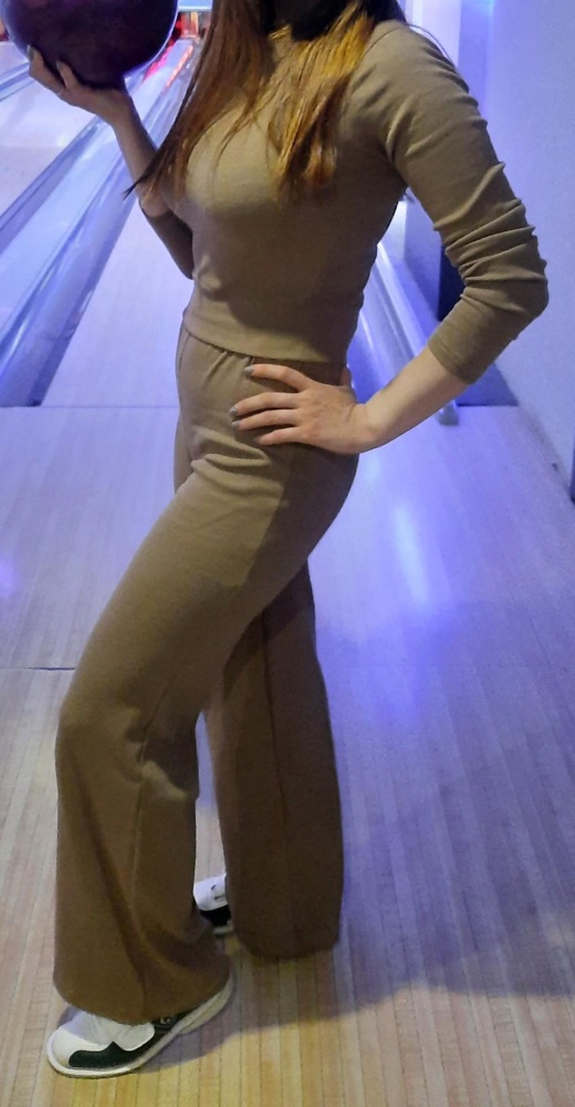 Очень красивый и удобный костюм. Взяла 46р на свои 89-67-95