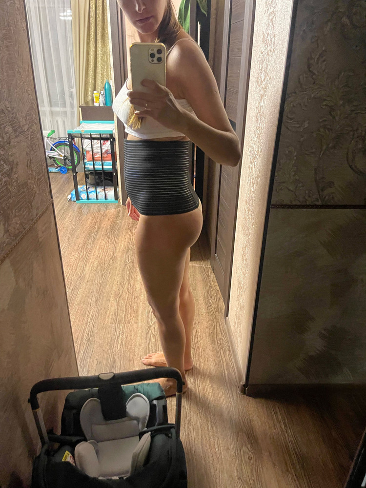 Спустя 2 недели после кесарева стала надевать этот бандаж. Раньше - как-то страшно было бы одевать. Взяла размер больше, но зацепила только за край липучки. Ну в перспективе ухода живота думаю станет лучше по размеру.