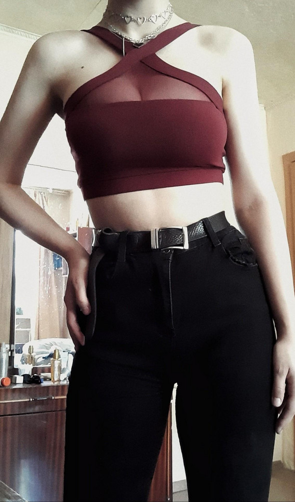 Превзошёл все ожидания. Я думала, что мой тяжёлый бюст ничто не сможет удержать, но этот топ смог. Обхват груди 98 и М сел нормально. L было бы лучше, но менять не буду, ибо так тоже хорошо. Состояние товара отличное.