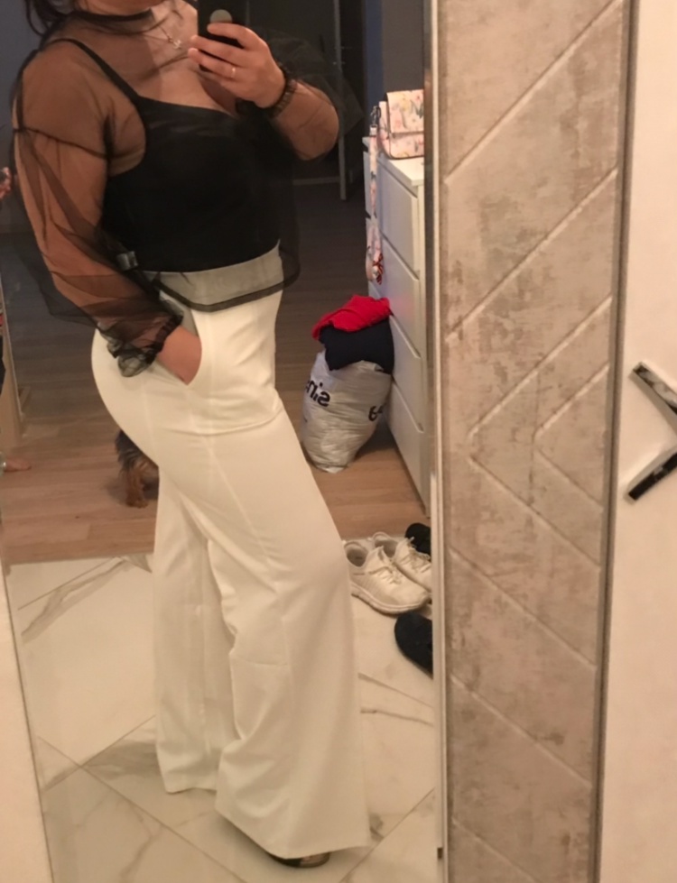 Прекрасно сшитая блузка . Смотрится очень стильно и эффектно . Потрясающие воздушные рукава и качество изделия ! Соответствует размеру . Спасибо !!! 