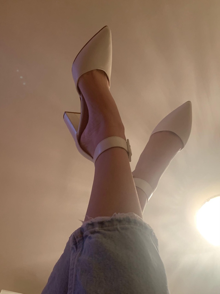 супер взяла на выпускной на стопу 24,5см 39 чуть большой но это не критично!!!!