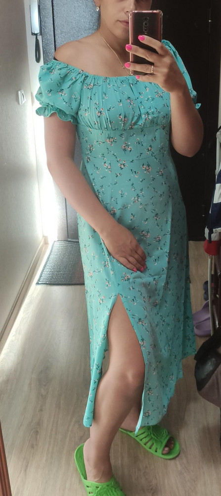 Красивое ,лёгкое платье, подходит для кормящих мам. Идёт в размер