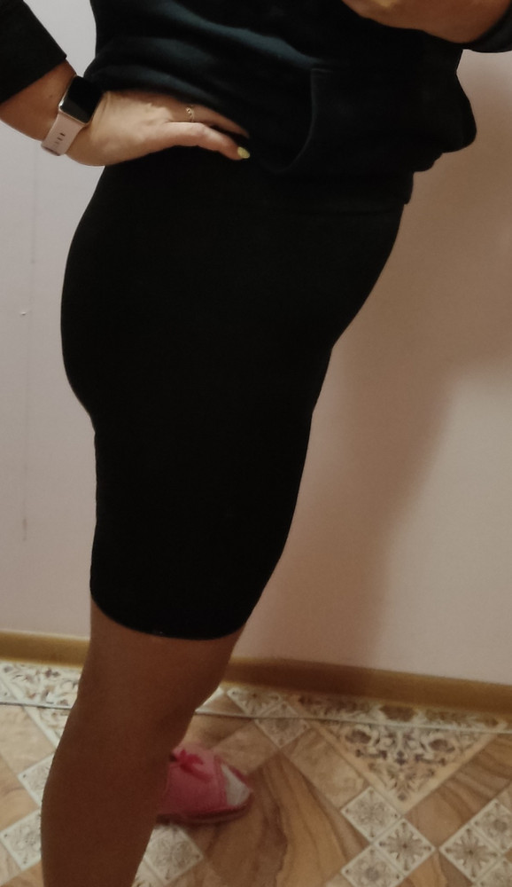 Отличные лосины! По размеру идеально! У меня 52р, но прочитав все отзывы, решила взять на размер побольше. Они сели хорошо, но свой размер был бы ещё лучше! Качество понравилось, все швы прошиты на отлично! Закажу ещё , но 52р! Рекомендую к покупке!