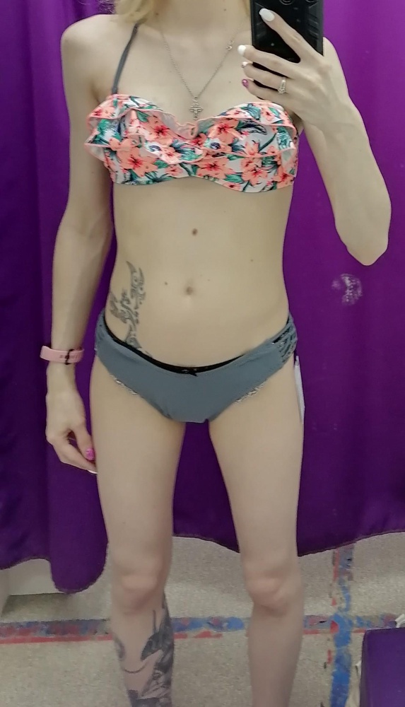 Купальник просто бомба 😍 пришёл вовремя, качество на высоте, материал приятный. Пушап большой, идеально для маленькой груди🙈😁 все сидит идеально, нигде не жмёт. Спасибо большое продавцу