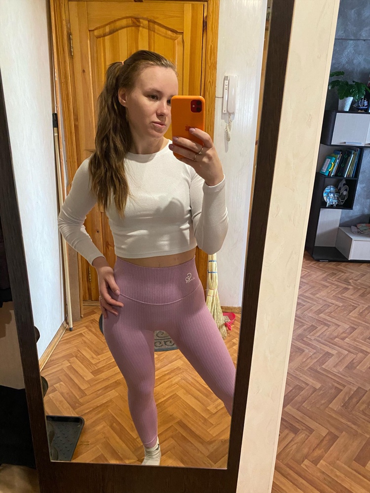 Все что нужно утянули ,по длине отличные ,не просвечивают ,качество бомба ,спасибо за товар ,я в восторге 😍 