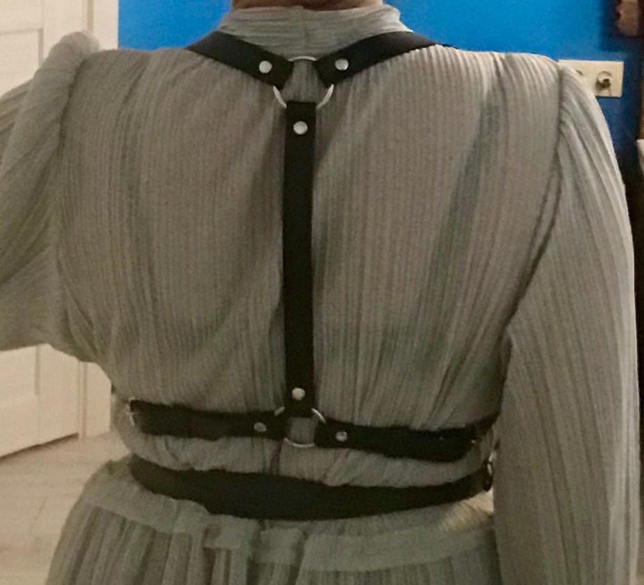 Шикарная портупея! Смотрится великолепно, высокое качество. Размер соответствует, можно регулировать. 