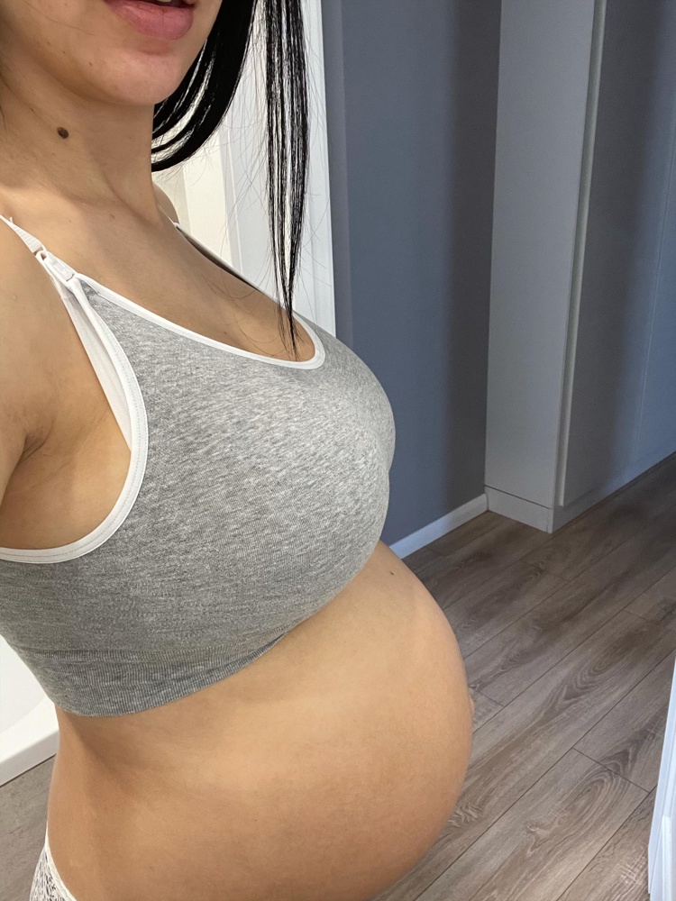 Этот топ просто находка для большого бюста с маленьким объёмом!💥 Заказала более 10 штук разных фирм и размеров, но именно эта модель идеально села, у меня 75J на секундочку, и выбрать бюстгальтер целая катастрофа! Так что советую!👍🏼Хорошо держит, с боков ничего не вываливается. Взяла размер 48(96-102) и еще возьму размер больше, так как грудь увеличится после родов. 