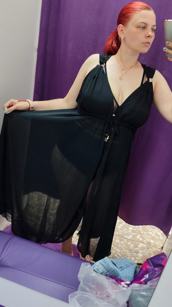 Абалденно! Очень понравилась белая, но выбрала чёрную. Эффектнее смотрится. И у белой немного перекос был в пошиве (возможно просто показалось из за контраста) . Не критично но выбор пал на чёрную. Ог 115, от 90, об 110. р-р 46-48