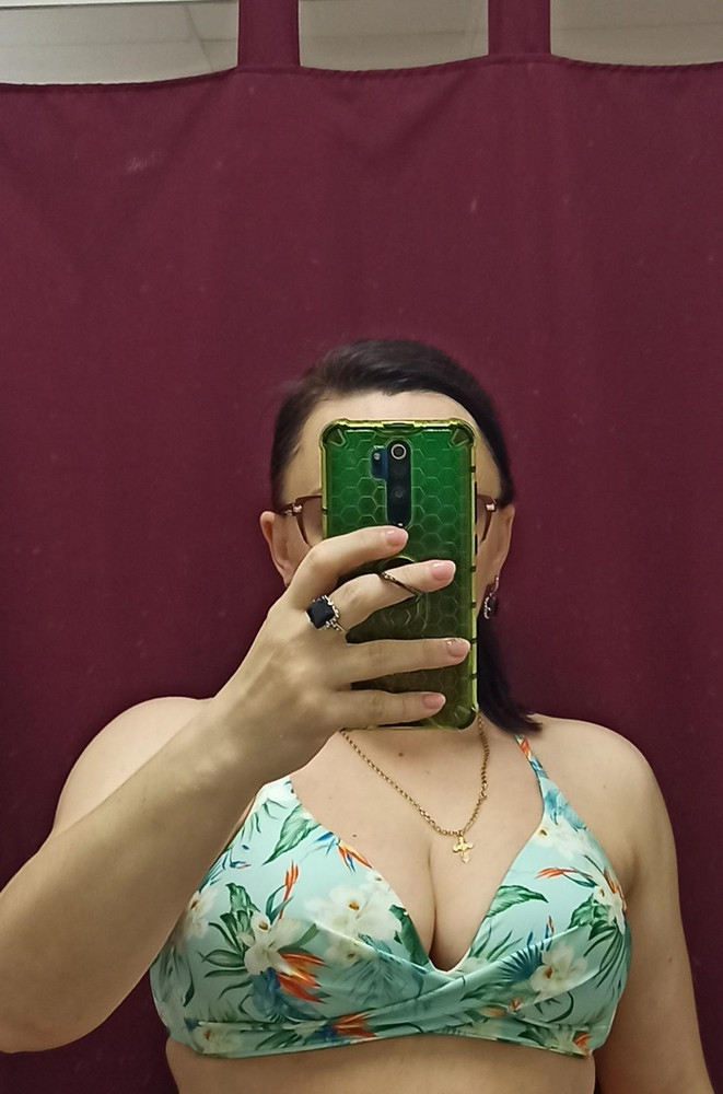 Лиф красивый! Но увы не подошёл к плавкам. И визуально увеличивает и без того большую  грудь. Возврат!