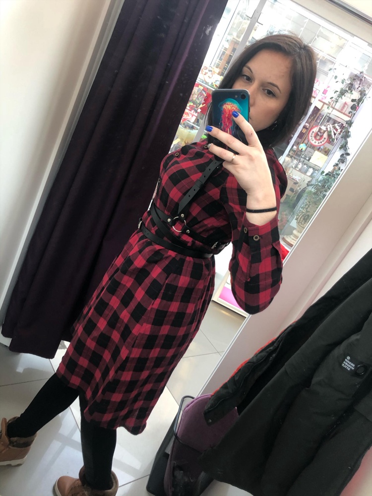 Под платье хорошо, и без платья тоже))