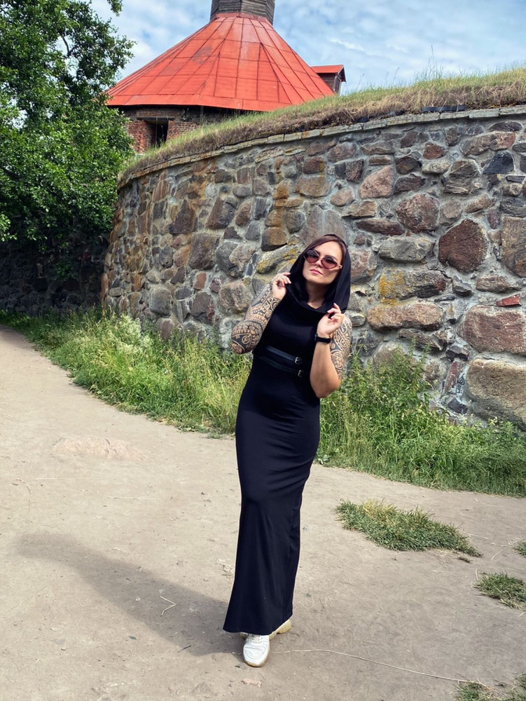 Шикарная вещичка! Ношу больше года и не нарадуюсь! И в пир, и в мир, и в добрые люди!) Берите, не пожалеете😍