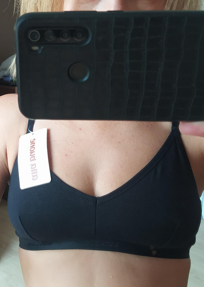 Топик очень понравился! Плотный трикотаж хорошо держит. Нигде не жмёт. Буду заказывать в другом цвете..