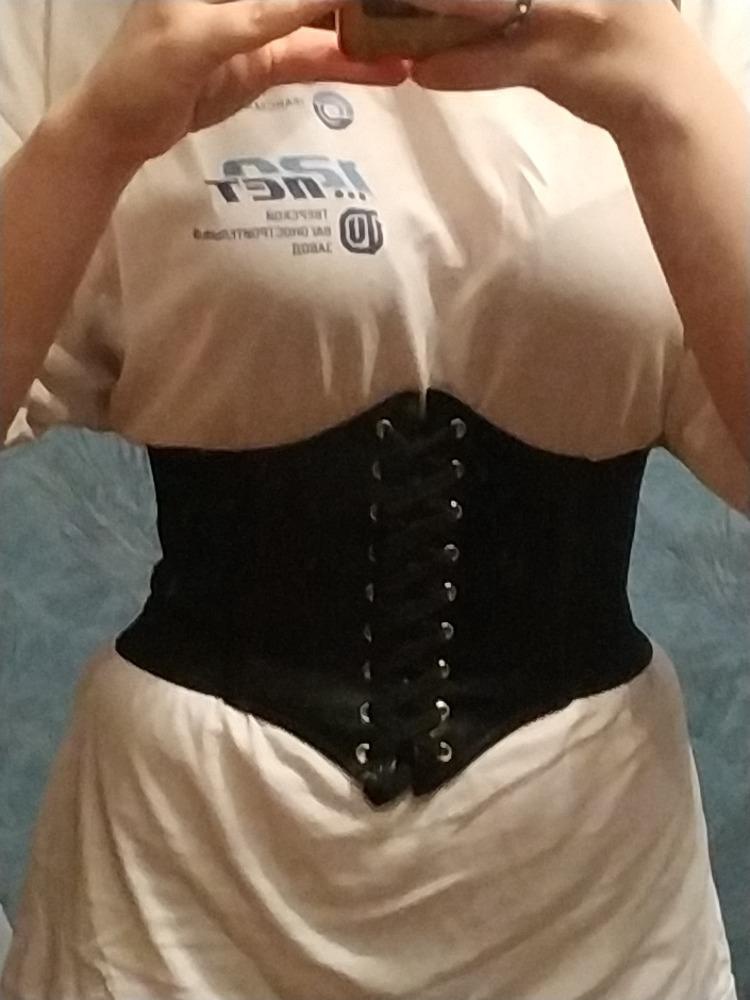 ТАКОЙ КЛАССНЮЧИЙ ЖЕСТЬ(●’3)♡(ε`●)
единственный минус,но незначительный-это запах,но об быстро выветрился так что нормик