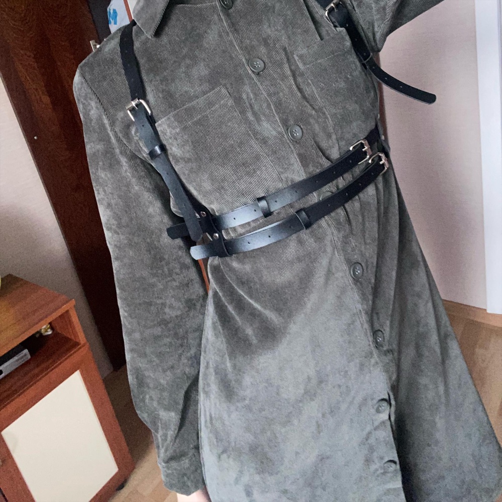 Интересный аксессуар) села хорошо, материал мягкий. На размер S подошло, можно даже ещё потуже затянуть) пришла в прозрачном пакете. 