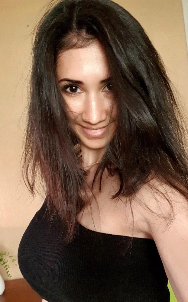 Самый лучший бюстгальтер балконет:  плотная резинка не позволяет бюстгальтеру сместиться, пуш-ап делает грудь круглой, естественной формы.
Давно искала такой.  Даль в других цветах нет.