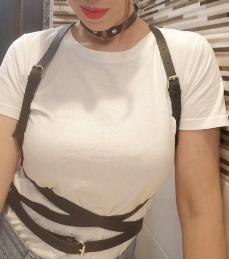 Красивейшая вещь! Мягкая, стильная! Можно носить в нескольких вариациях! На размер 42-44, но на 44 уже впритык, поправляться нельзя.