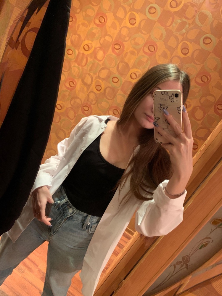 Лёгкая, приятная к телу рубашка. Все аккуратно прошито, сидит отлично😍 на рост 160 не сильно длинная, самое то)