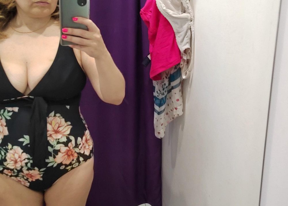 Красивый, отлично сидит, подошел на большую грудь, качество хорошее