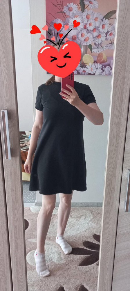 Цена соответствует качеству. Платьем довольна. Покупала для дома и использую, как домашнее. Брака не было, все хорошо. Буду заказывать ещё другие расцветки 🙂 на фото платье после недели использования. На выход конечно такое не одену 😄 и ещё самое главное. У меня фигура самая отвратительная - яблоко. Так что вот так на моей фигуре сидит. Я брала два размера. М и L. М село норм, но рукава очень жали. А вот L идеально. Вообщем то на фото видно объем моих рук 😁😄 рекомендую, платье на худеньких просто 🍬 конфетка будет! ❤