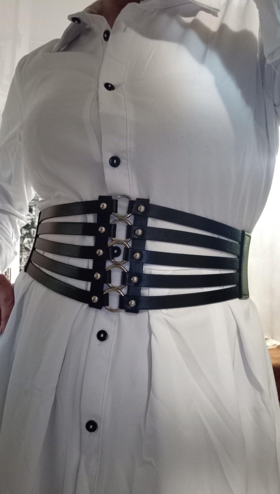 Пояс красивый, мне очень понравился, но он никак не подойдет на 42,44,46 размеры, мне на 48-й даже не в натяг, просто свободный...