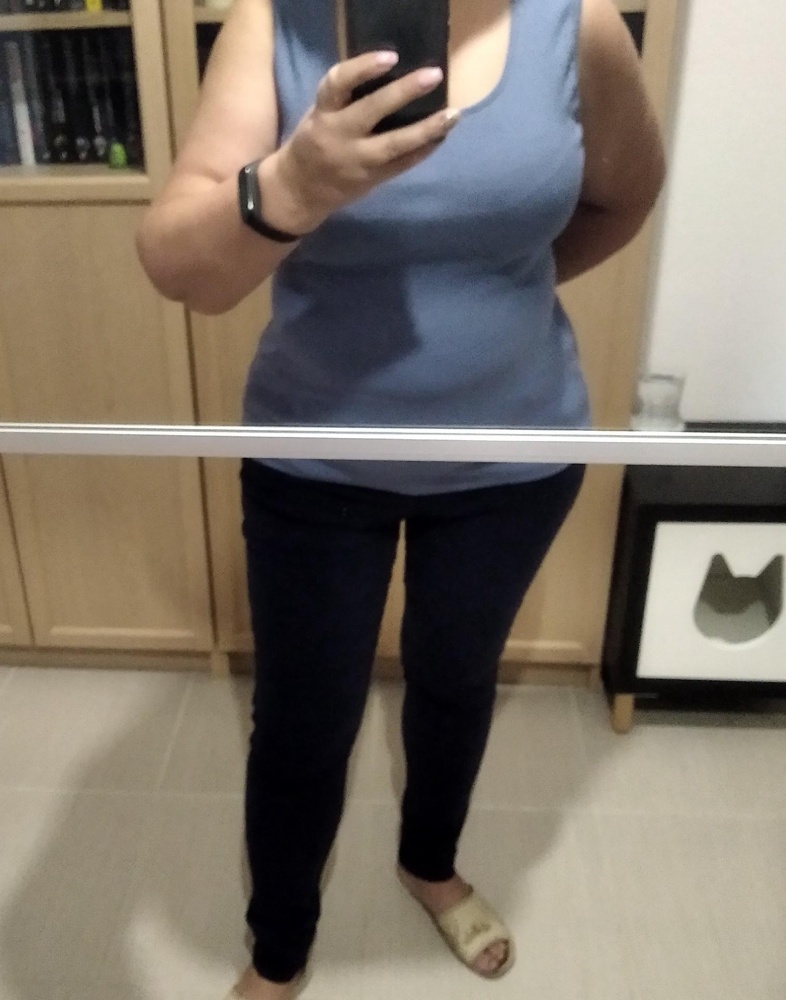 Хорошая майка, плотный трикотаж лапша, маломерит на 1 размер.К покупке рекомендую.