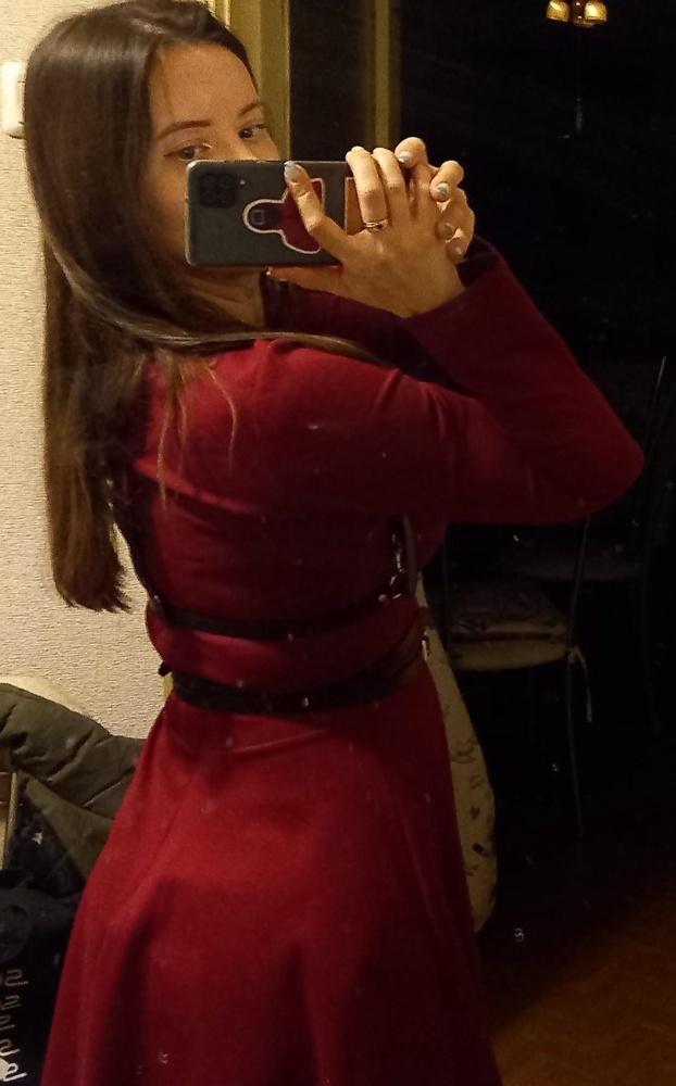 Портупея мне понравилась, делает любой наряд дерзким и сексуальным...Удобная, ремни кожаные регулируются.