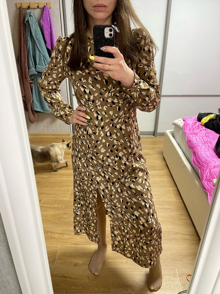 Классное платье, приталенное, стройнит, качество хорошее. 