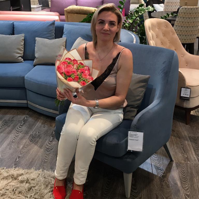 Хорошенький.приятный к телу.цвет пыльной розы.