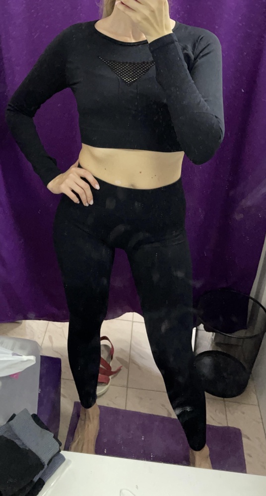 Нормальный такой костюм, даже на мой рост в 180см, был не короткий. 