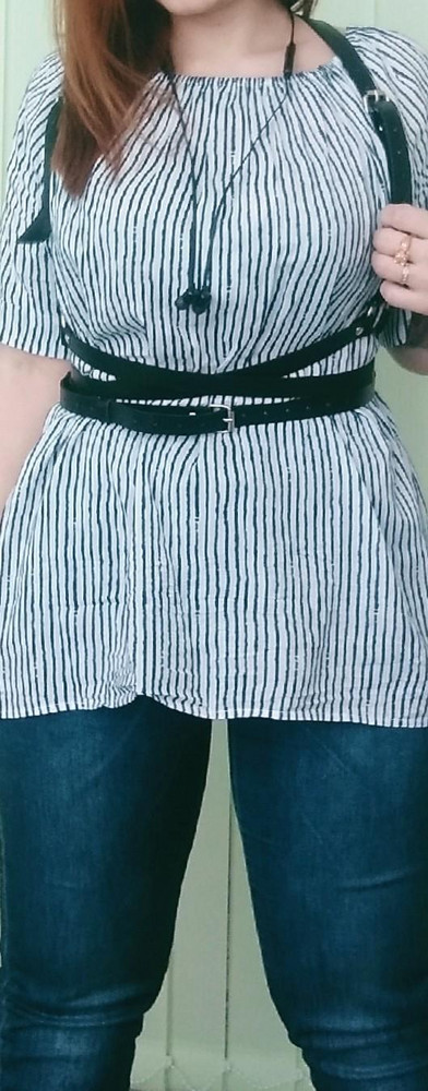 Невероятно сексуально и красиво! Любую бесформенную вещь сделает привлекательной🔥 Правда муж не разрешает без него мне одевать портупею, но в ней чувствуешь себя просто🔥