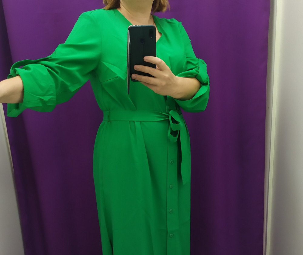 Платье не понравилось. Сняла звезды за то, что соотношение вискоза- синтетика явно в пользу синтетики. На рост 165 вытачки не на месте.