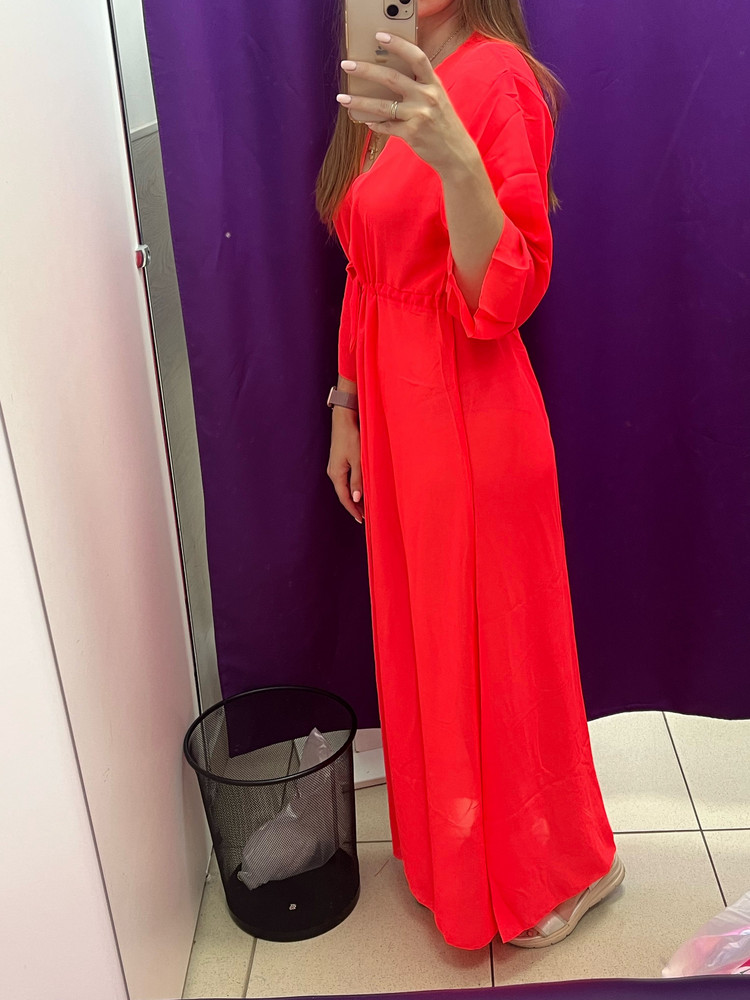 Отлично! Что хотела то и получила. На свой рост 164 идеально подошло. Стройнит и ничего лишнего) цвет насыщенный 