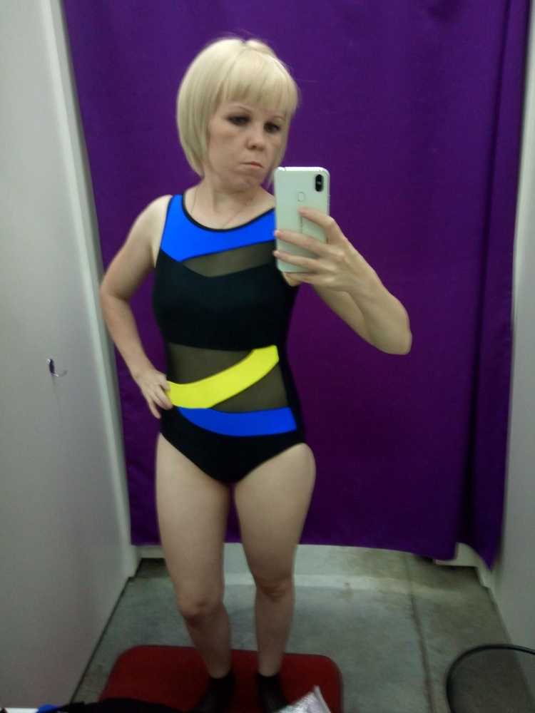 Купальник классный. Выбирала из двух вариантов (разного цвета полоски). У этого почему-то лямки кажется, что они как будто свалятся, хотя не большие, сидят впритык, но вот чувство такое.