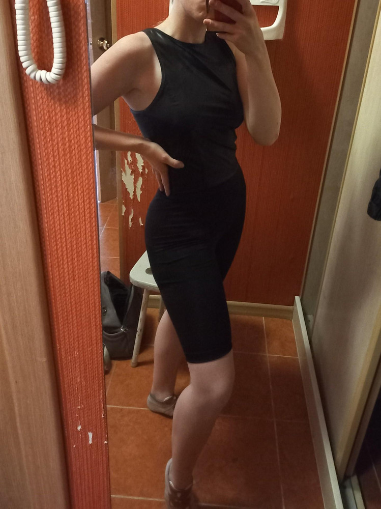 Лосины комфортные в носке. Нигде не давит и не стягивает. Размер подошёл идеально и отлично сели по фигуре. Были и есть некоторые недочёты во швах, но что ещё ожидать от велосипедок за 380р? За свою цену достаточно хорошие. Если бы нитки так сильно не торчали, то и не обратила бы внимание на швы. За это -1 звезда. А так все хорошо💫