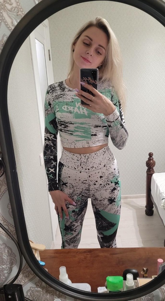 Костюм вполне приличный) главное на наесть животик)