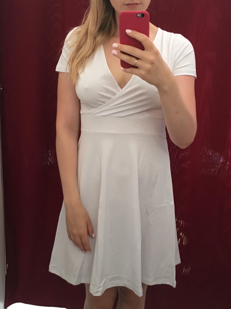 Отлично платье за свою цену. Покупала для фотосессии. Параметры 93/70/92 выкупила размер S в белом цвете, но в груди лучше сел бы XS, но этого размера не было в наличии в нужном цвете на момент покупки. Для сравнения заказывала XS в цвете слоновая кость, село лучше в груди и было чуть короче, а вот S постоянно приходилось поправлять вырез. 1 фото белое S, второе слоновая кость XS. 