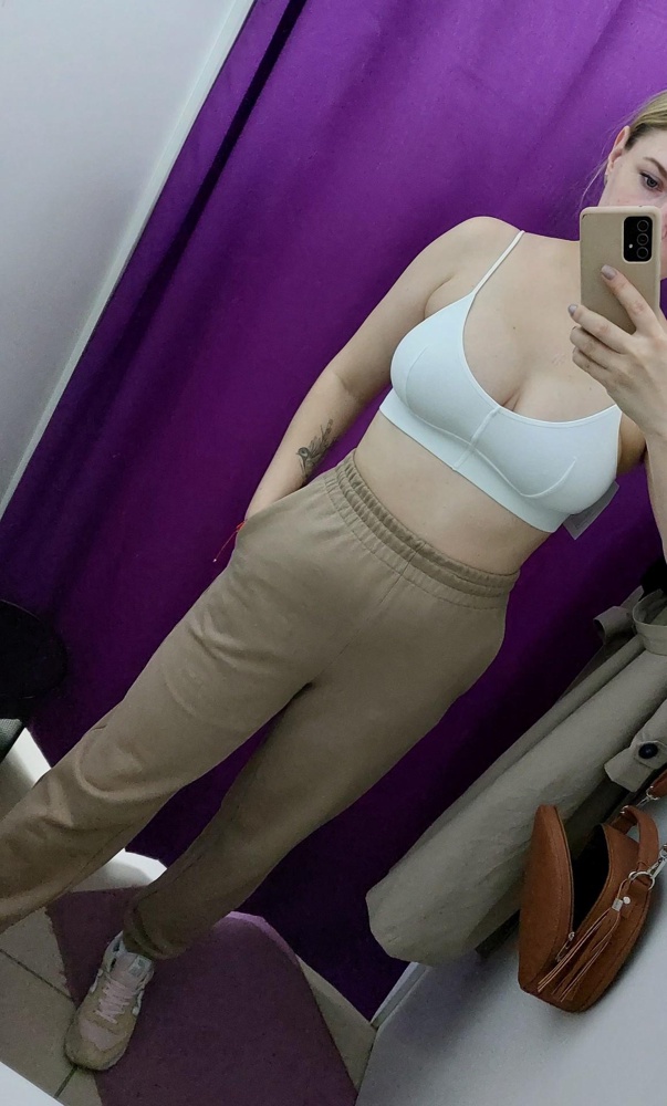 Большую грудь держит не очень хорошо. Ооочень тонкие лямки. Впиваются. Поэтому отказ в пользу другого. Для маленькой груди будет супер.